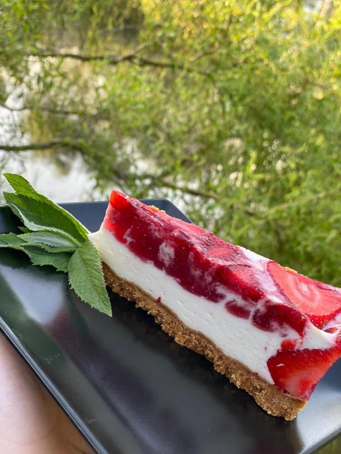 Pensiune Pastravarie La Pintea Haiducu Deseşti エクステリア 写真